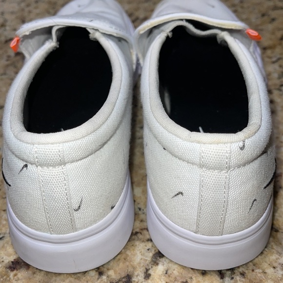 Nike Slip On - Picture 7 of 9